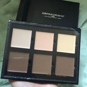Anastasia Beverly Hills contour kit (light)